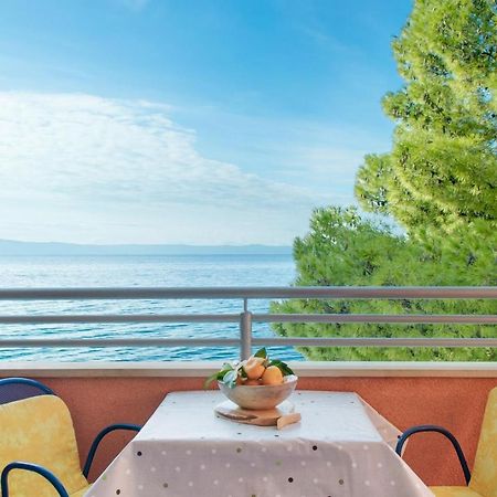 Apartments Promenada - Beachfront Тучепи Экстерьер фото