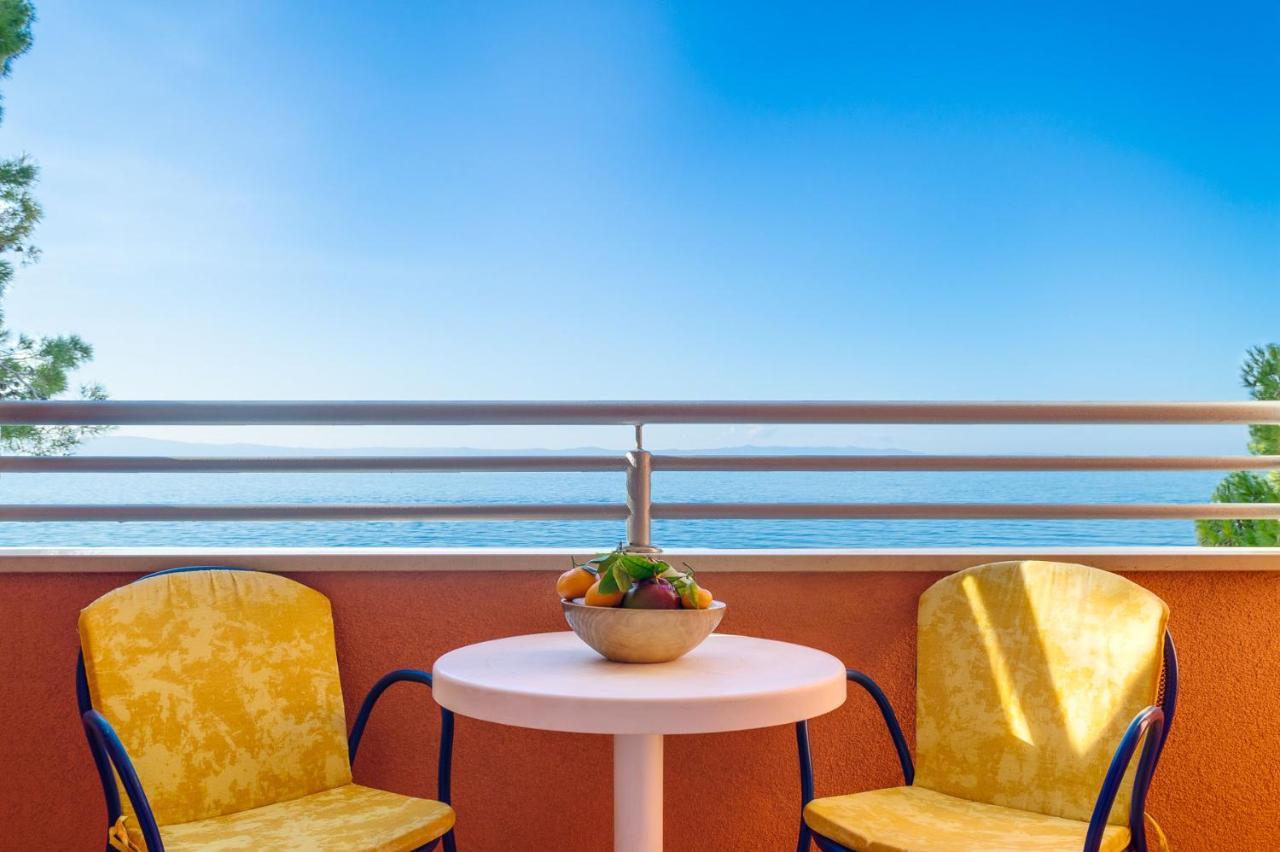 Apartments Promenada - Beachfront Тучепи Экстерьер фото