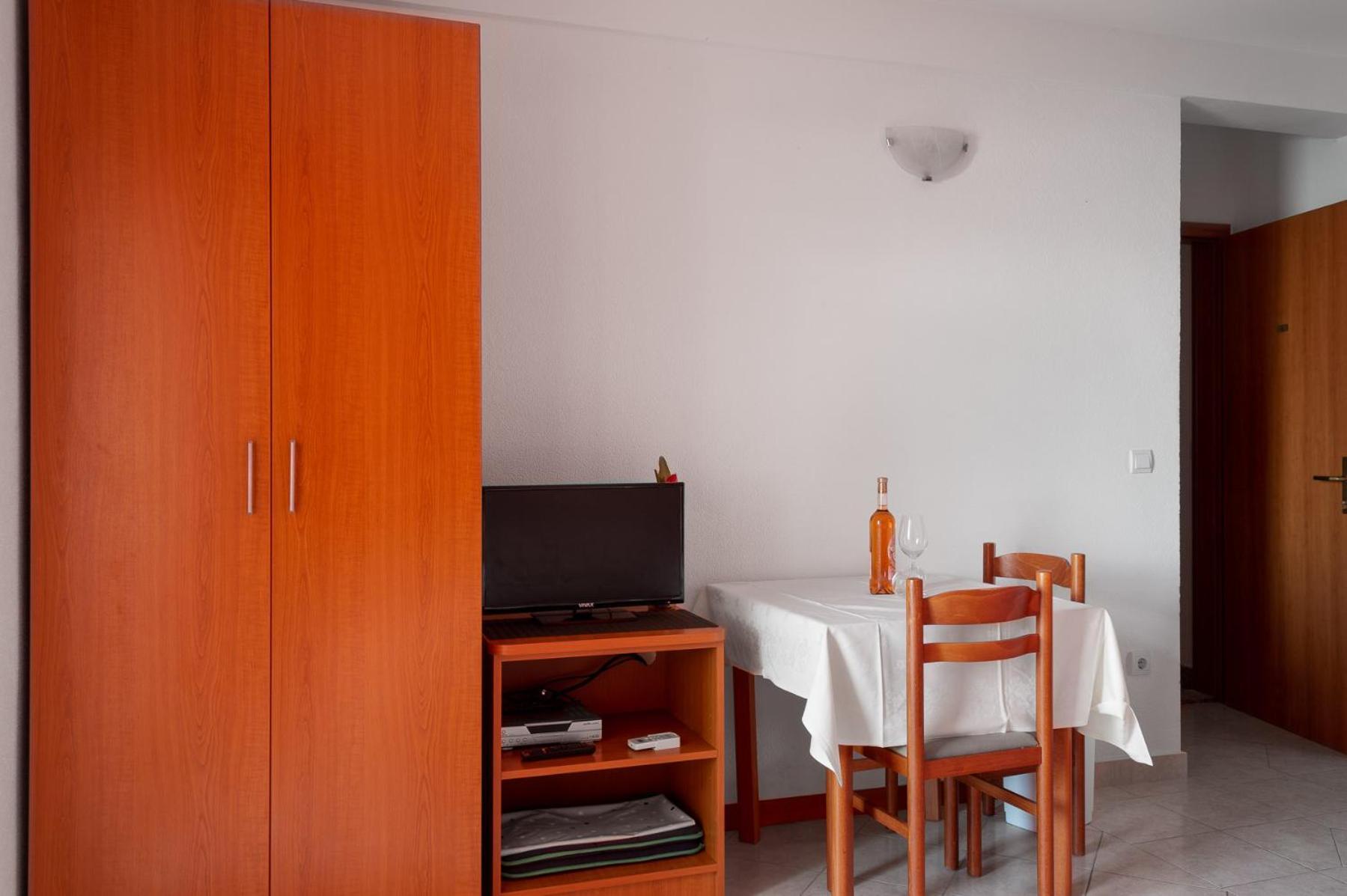 Apartments Promenada - Beachfront Тучепи Номер фото